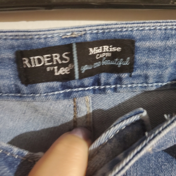 Jean capris - Picture 3 of 3